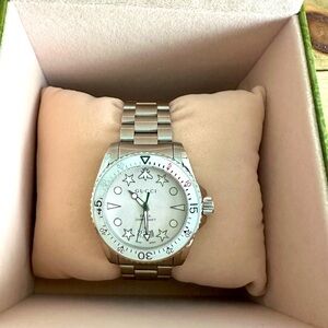 NEW IN BOX GUCCI DIVE WATCH 40mm.
